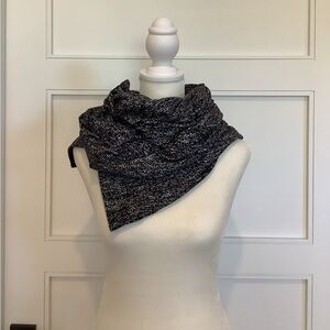Lululemon Vinyasa scarf black-and-white
